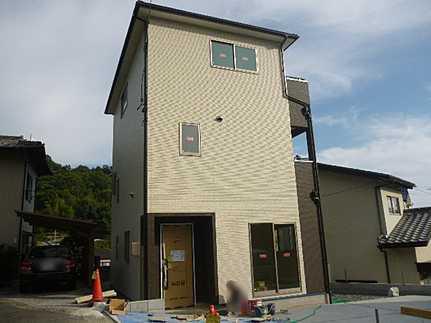 Local appearance photo. Local (10 May 2013) Shooting