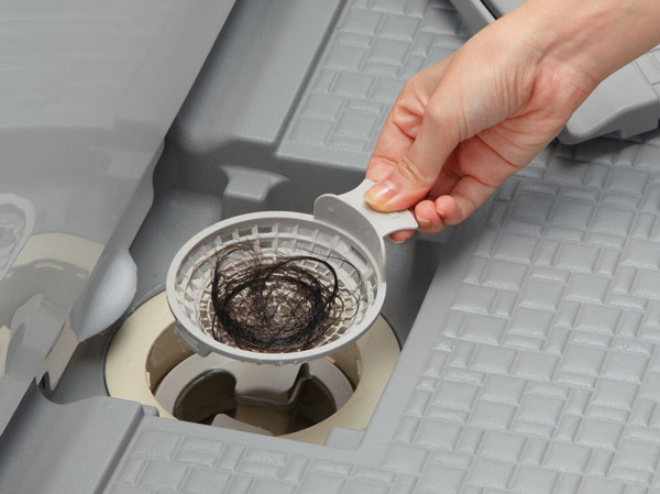 Bathing-wash room.  [Kururin poi drainage port] Easy also discarded trash, such as hair that has accumulated in the drain outlet. It is easy without touching the garbage just take out the hair catcher with one hand. (Same specifications)
