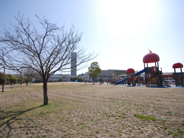 Surrounding environment. Shingu Central Park (a 5-minute walk / About 380m)