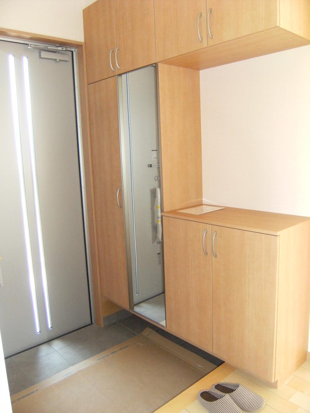 Other introspection. Shoebox with a full-length mirror