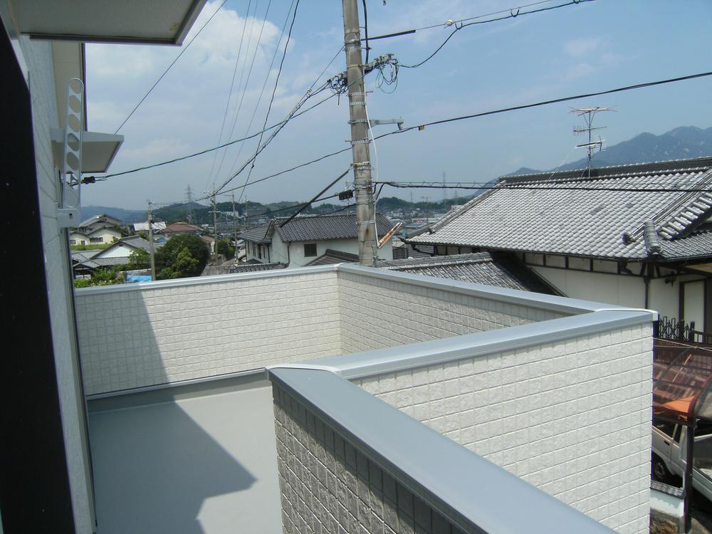 Balcony. It overlooks the Seto Inland Sea from the large balcony.
