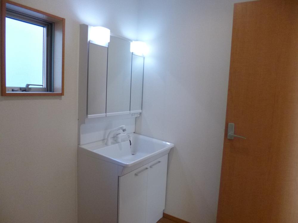 Wash basin, toilet. (December 2013) Shooting