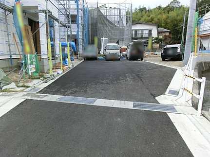 Local photos, including front road. Local (10 May 2013) Shooting