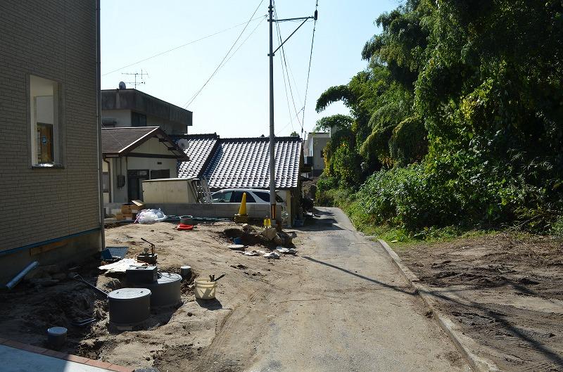 Local photos, including front road. The entire road 4m