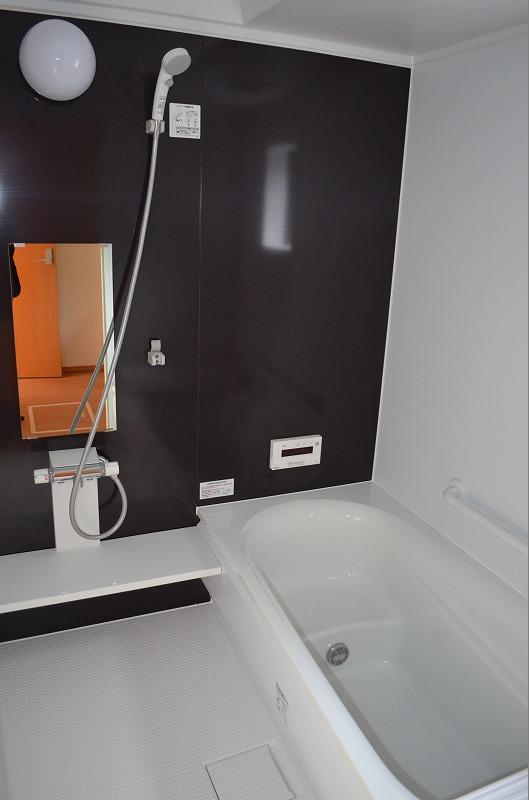 Bathroom. Hitotsubo type bathroom