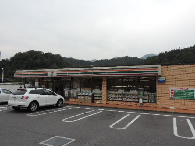 Convenience store. If it goes in the 1397m car to Seven-Eleven Hatsukaichi Ohno vacant lot shop, Just a few minutes. It is conveniently located in the life. 