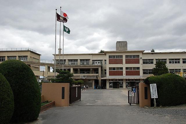 Primary school. 419m to Higashi-Hiroshima Municipal Hachihonmatsu Elementary School