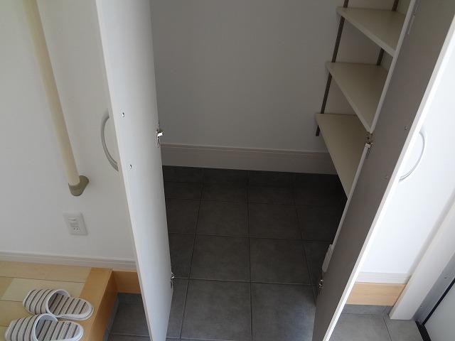 Entrance. Local (July 2013) Shooting