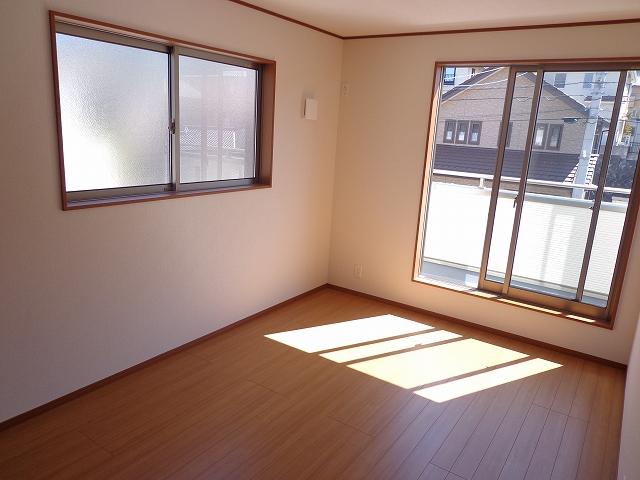 Non-living room. Local (10 May 2013) Shooting