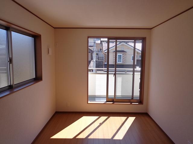 Non-living room. Local (10 May 2013) Shooting