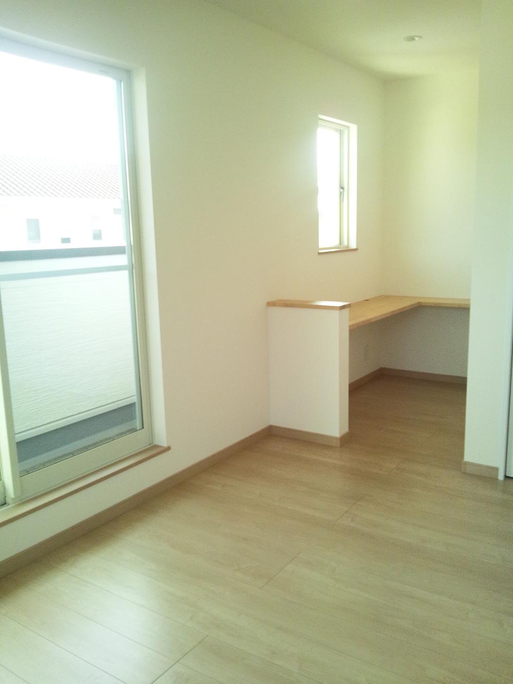 Non-living room. The bedroom will have you prepare a study corner.