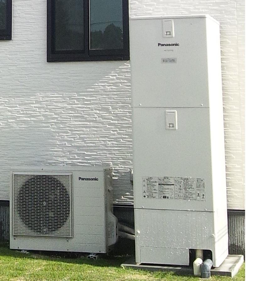 Power generation ・ Hot water equipment. Cute of hot water supply equipment is a Panasonic full auto 370L specification. Significantly reduce the hot water supply costs and take advantage of the late-night power!