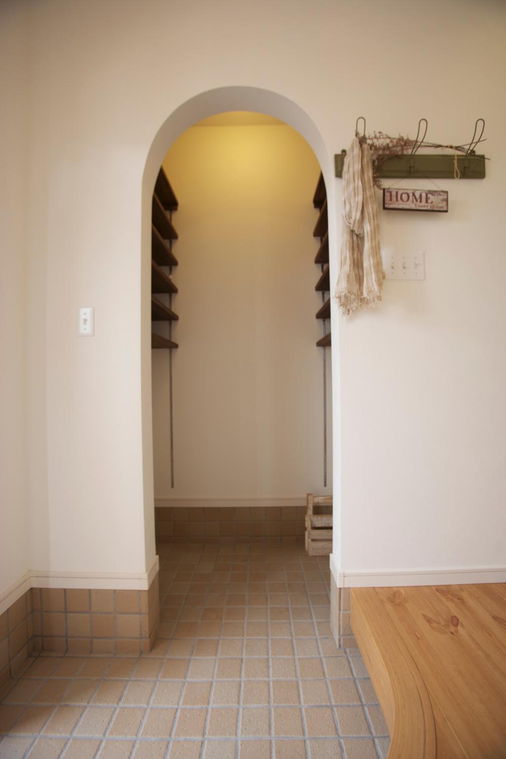 Same specifications photos (Other introspection). Shoes cloak of doorway, Earl opening. Taken together with the walls of the natural this plaster (calc-Wall), It gives a soft impression. 