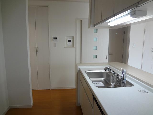 Kitchen. Indoor (March 2013) Shooting