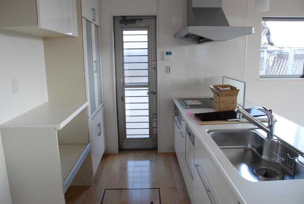 Kitchen. Indoor (12 May 2012) shooting