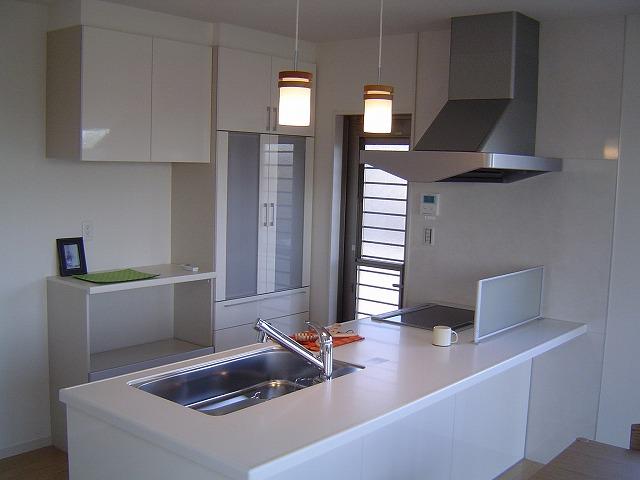 Kitchen. Open kitchen! 