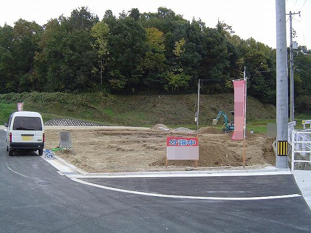 Local photos, including front road. Local (11 May 2013) Shooting