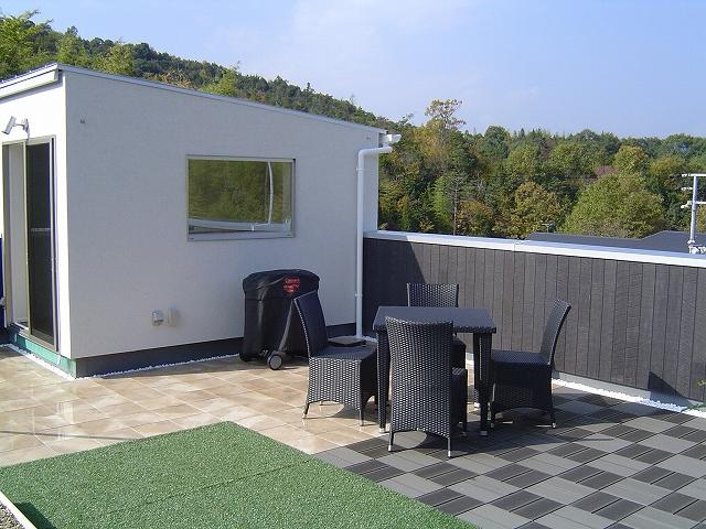 Local appearance photo. A house with a roof garden!  Longing of My Home! 