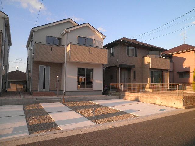 Local appearance photo. With friendly household solar power system