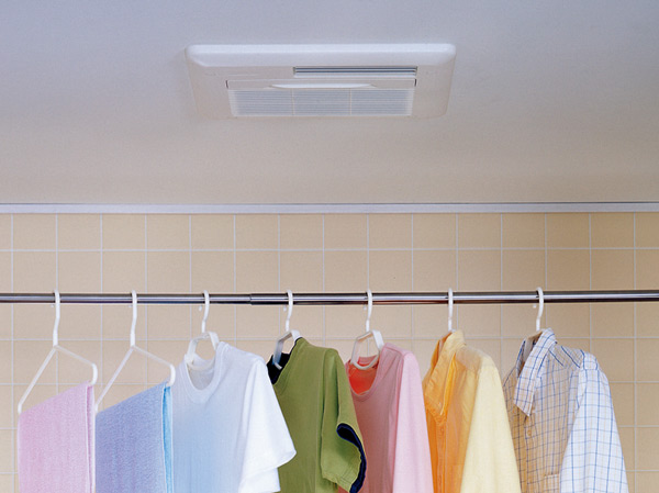 Bathing-wash room.  [Bathroom heating ventilation dryer] Of course, winter bathroom heating happy at the time of bathing, The bathroom heating ventilation dryer which you can use it as a clothes dryer has been standard equipment. (Same specifications)