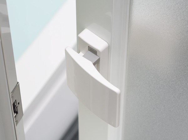 Bathing-wash room.  [The entrance door push-pull handle] Without requiring large force, Adopted a bathroom door that can be smoothly opened and closed with one touch of the "push", "pull". (Same specifications)