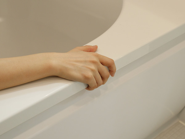 Bathing-wash room.  [Bathtub shape] Adopted a tub of fit and easy to shape to the body. In addition to the edge of the tub, It has adopted a caught easy width and shape when you enter and exit. (Same specifications)