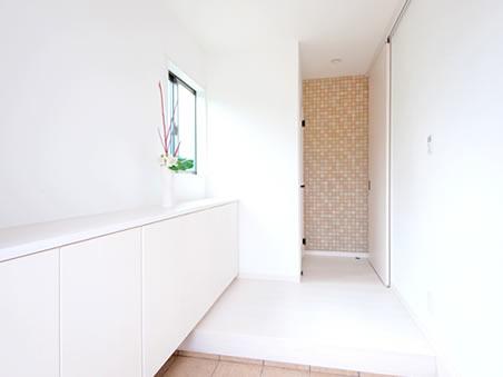 Entrance. No. 18 place