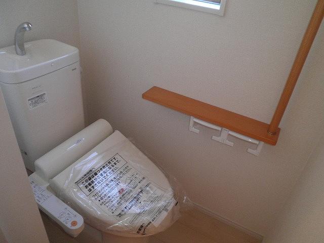 Toilet. Indoor (12 May 2013) Shooting