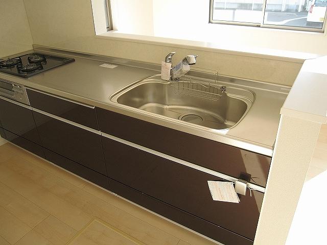 Kitchen. Face-to-face kitchen that can cook while the family conversation!