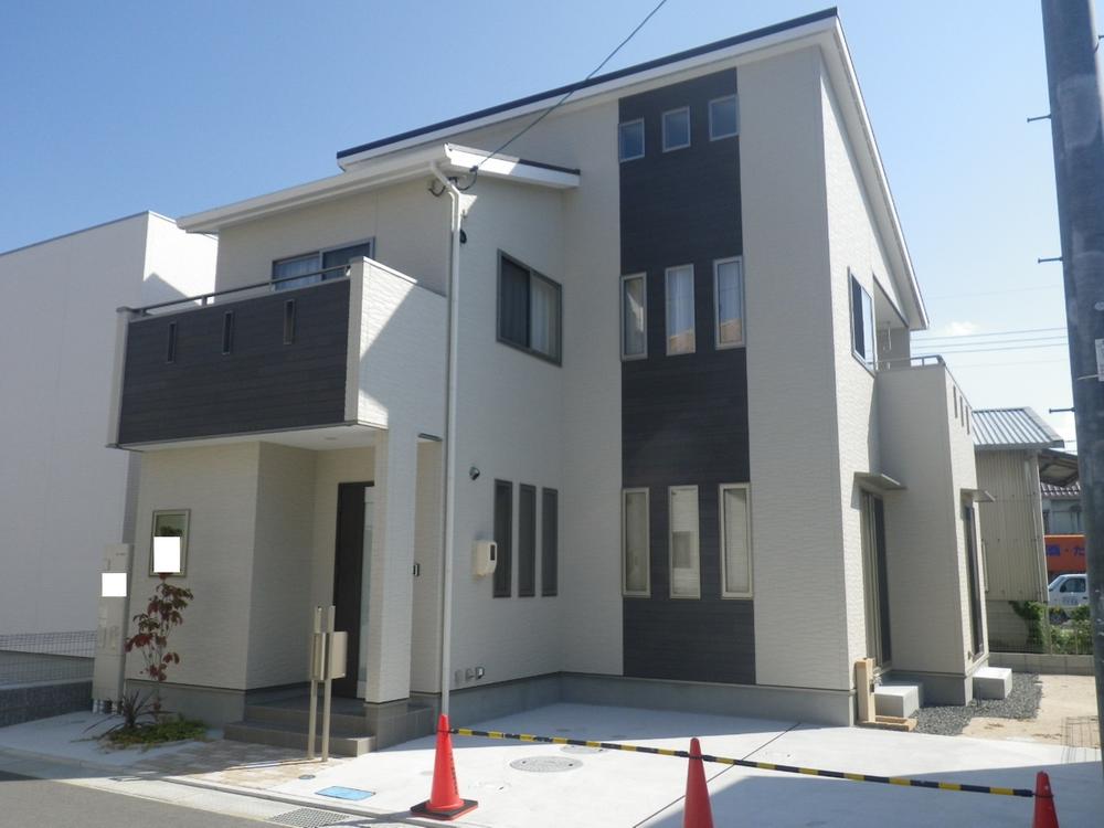 Local appearance photo. Local (10 May 2013) Shooting