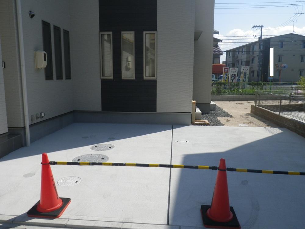 Parking lot. Local (101 2013) Shooting