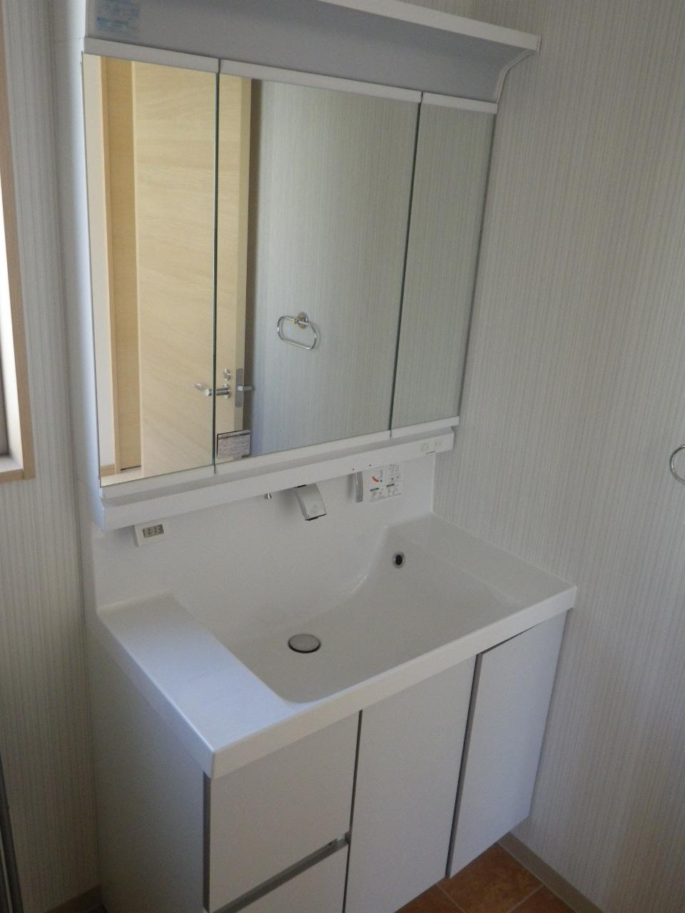 Wash basin, toilet. Indoor (10 May 2013) Shooting