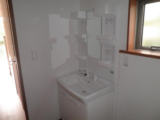 Wash basin, toilet. Indoor (11 May 2013) Shooting