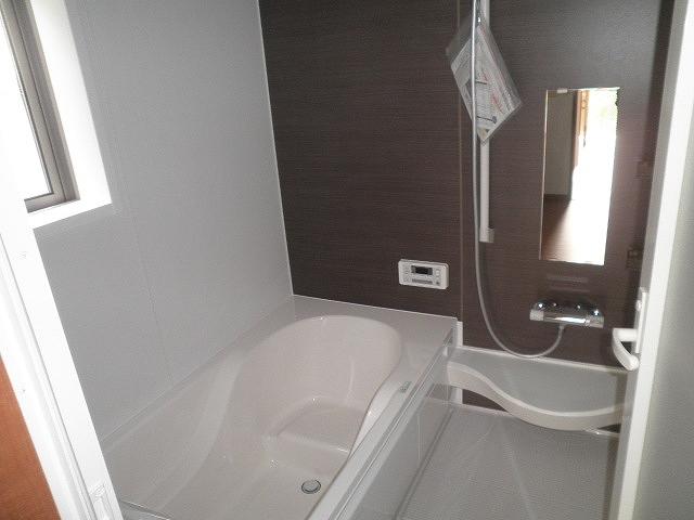 Bathroom. Bathing of simple design! 