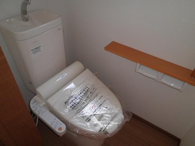 Toilet. Indoor (11 May 2013) Shooting