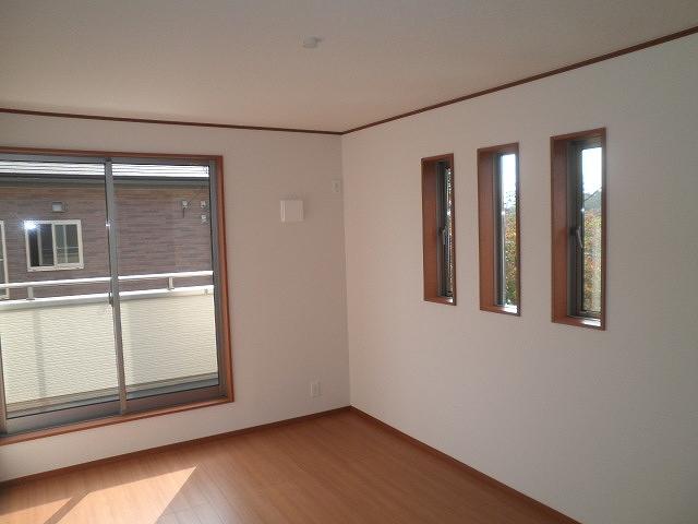 Non-living room. Bright rooms also 2F! 