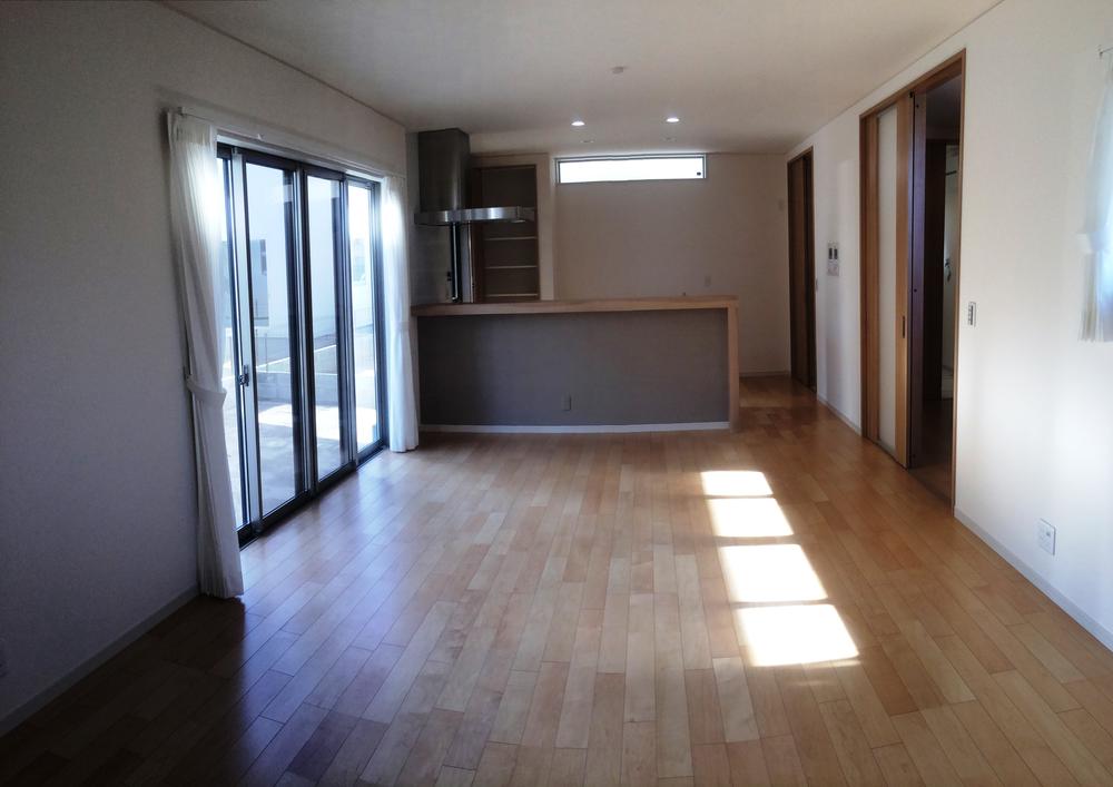 Living. sofa, Also put the dining table of the room living