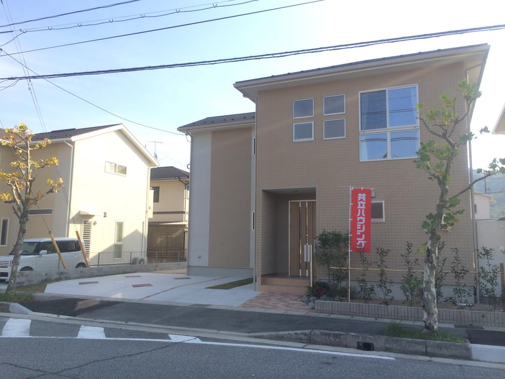 Local appearance photo. 11-12