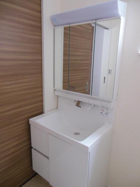 Wash basin, toilet. Indoor (June 2013) Shooting