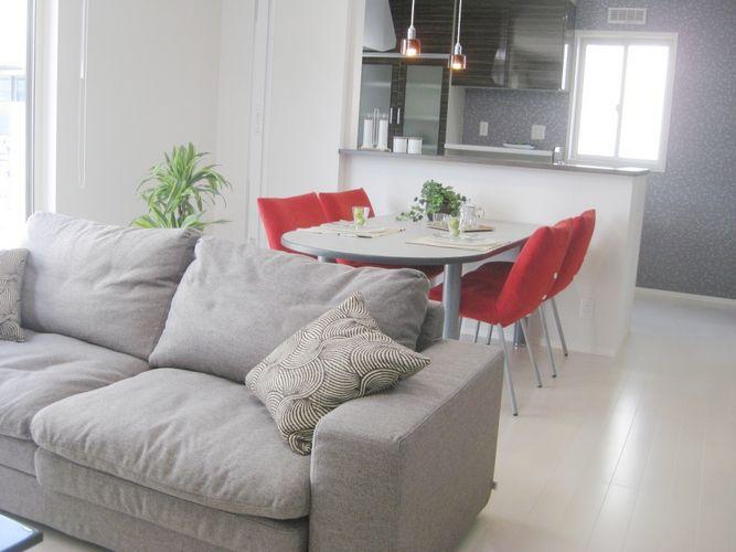 Living. Firm is LDK of the south-facing sun enters even in winter.