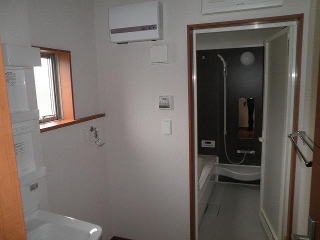 Wash basin, toilet. Indoor (10 May 2013) Shooting