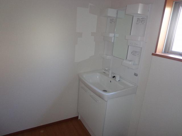 Wash basin, toilet. Indoor (10 May 2013) Shooting