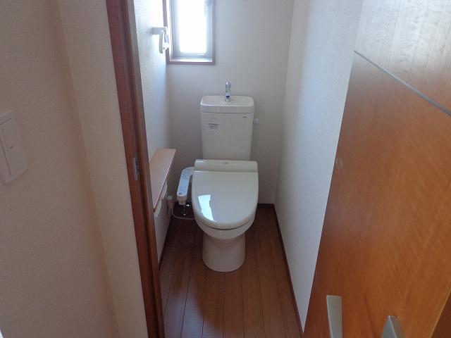 Toilet. Indoor (10 May 2013) Shooting