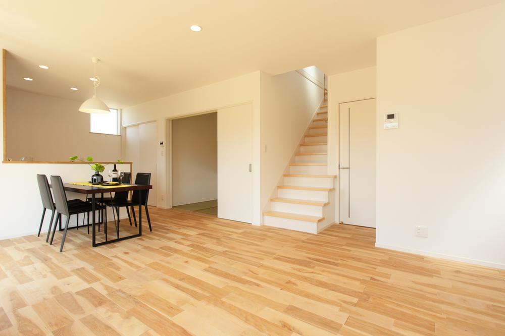 Model house photo.  [22-11] dining