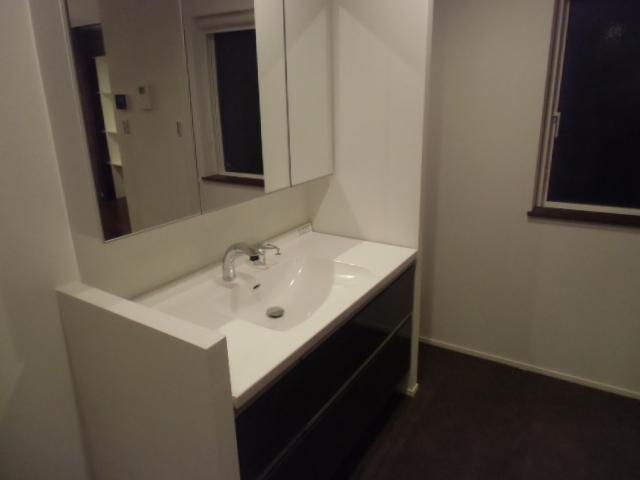 Wash basin, toilet. Morning is also ideal for Shan. Also it comes with a lot of ingenuity to the cleaning of the day-to-day water around easier. 