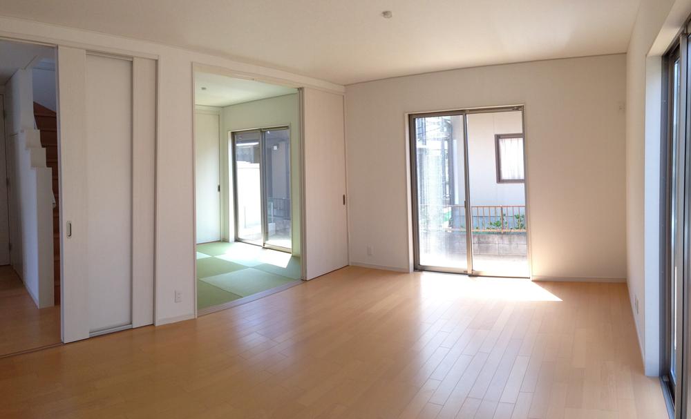 Living. A feeling of opening that there is a Japanese-style open kitchen and Tsuzukiai is living. 