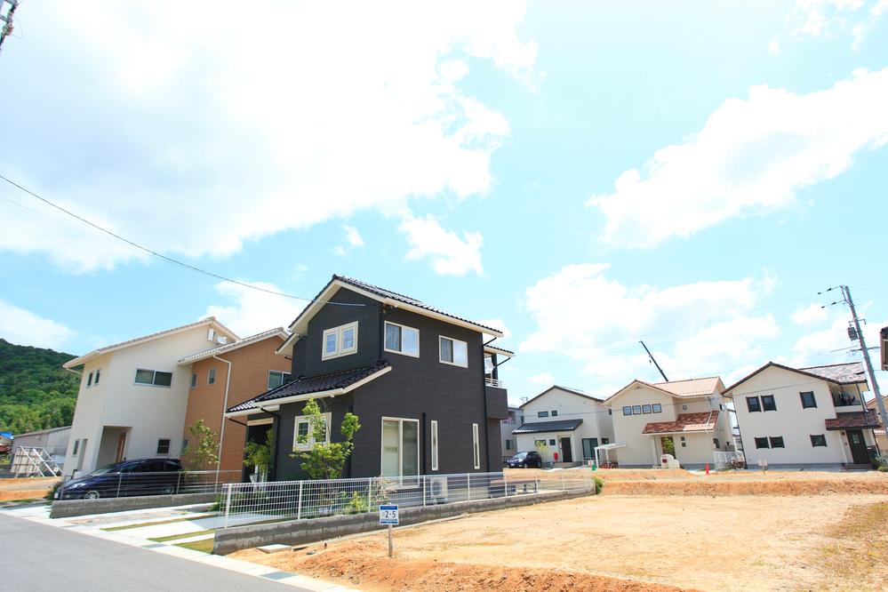 Sale already cityscape photo. Sale already the city average