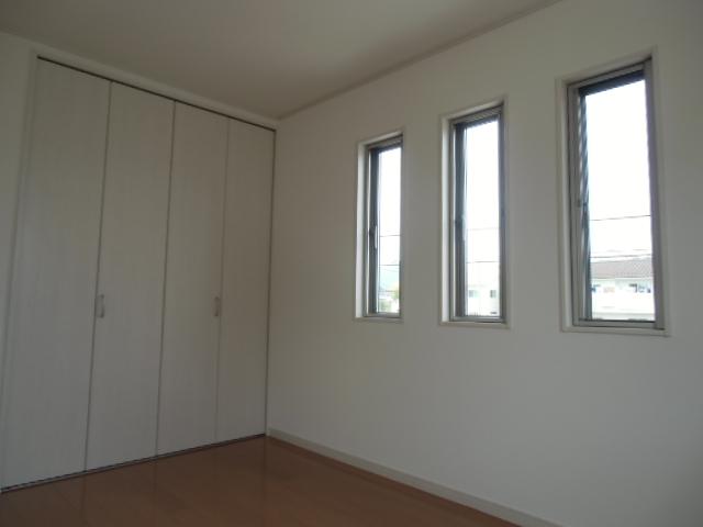 Non-living room. So 4LDK, Room for children can also be firmly secured. 