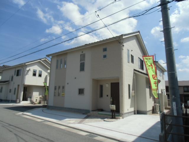 Local appearance photo. Exterior design that does not come simple modern tired. 