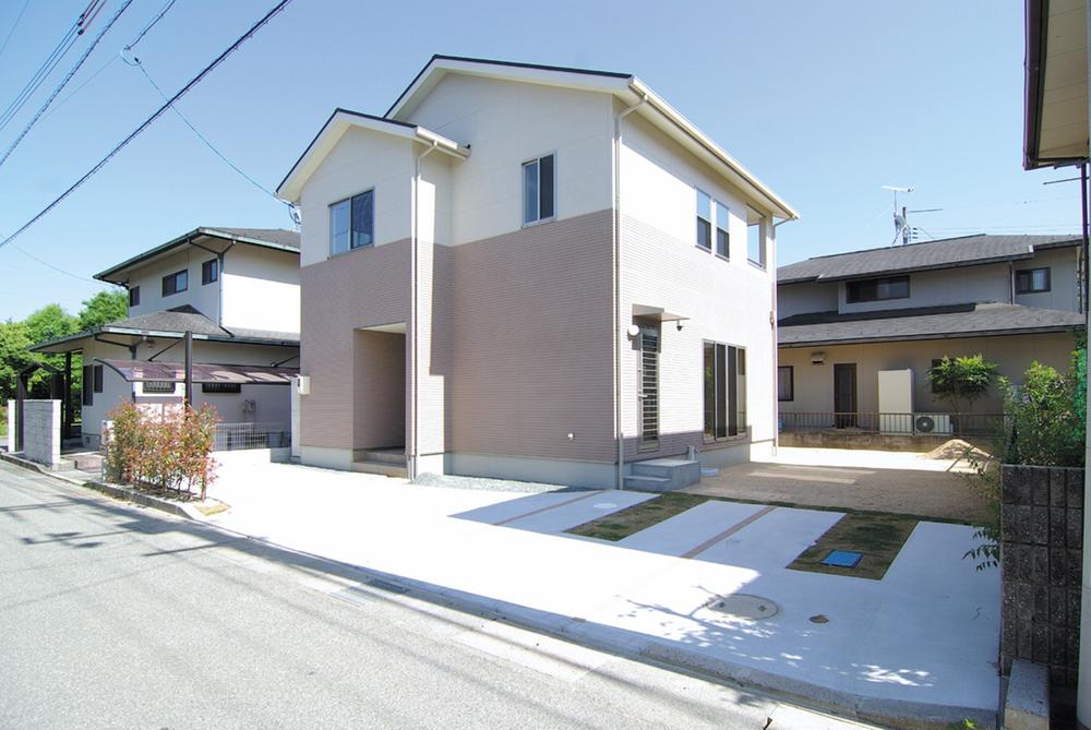 Local appearance photo. We completed! You can preview.  Parking 3 cars + spacious garden. 